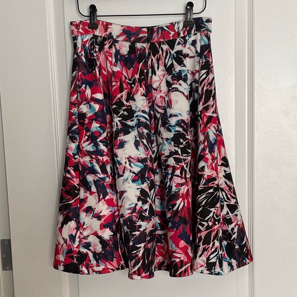 Parker Graphic Pattern Skirt - Picture 4 of 6